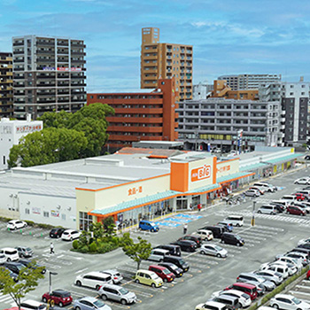 商業施設に併設しているのでお買い物、駐車場も安心